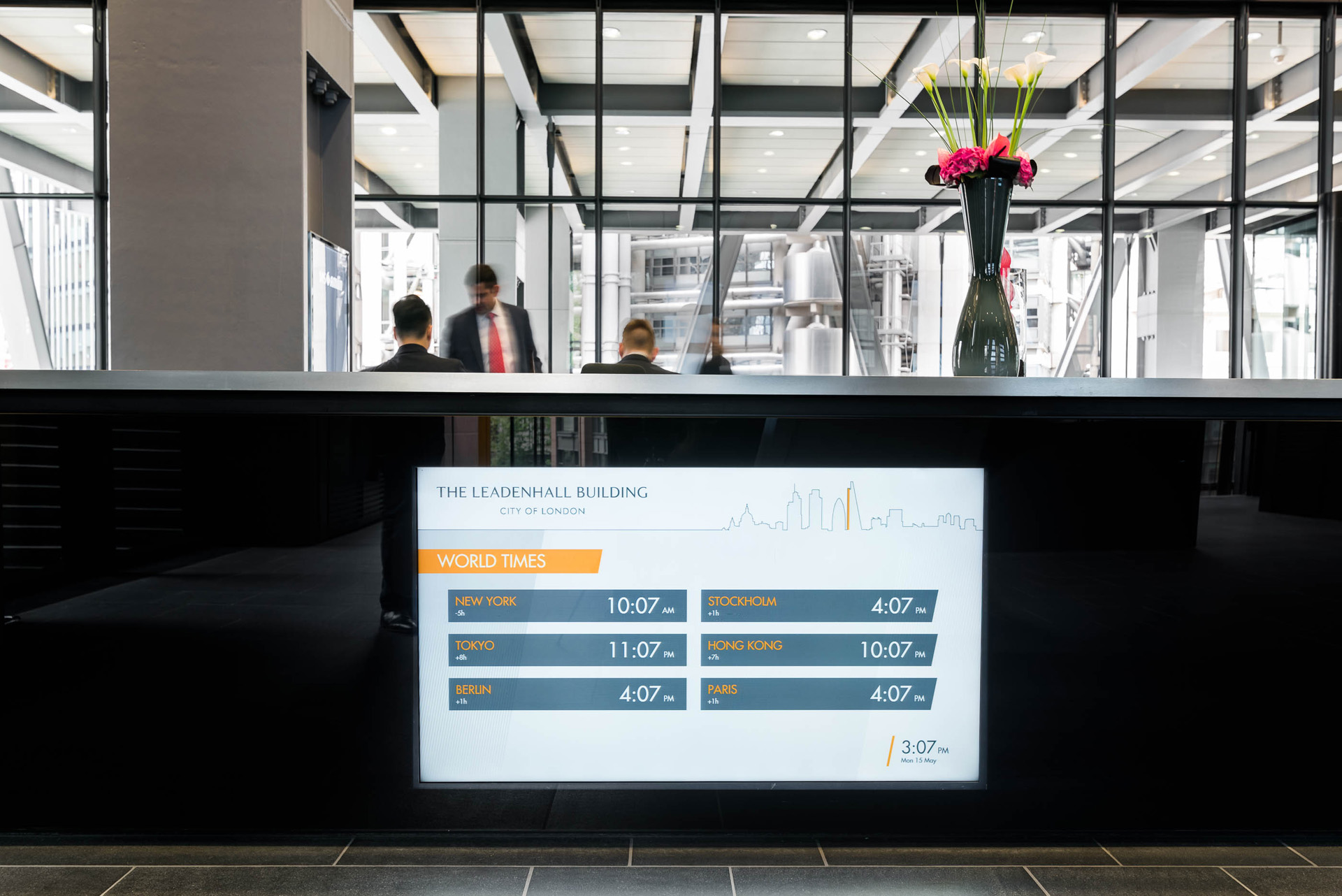 Dynamic digital signage world times